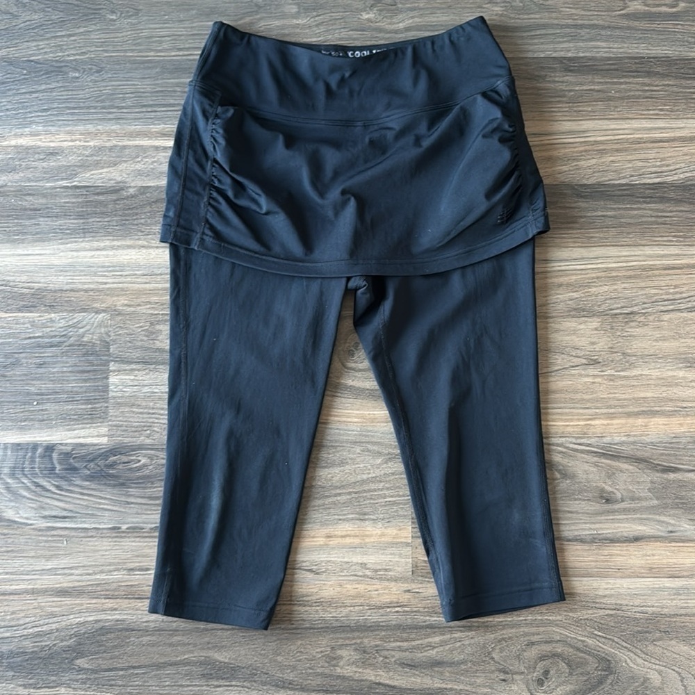 Coolibar  size Small black Capri length leggings with attached skirt
